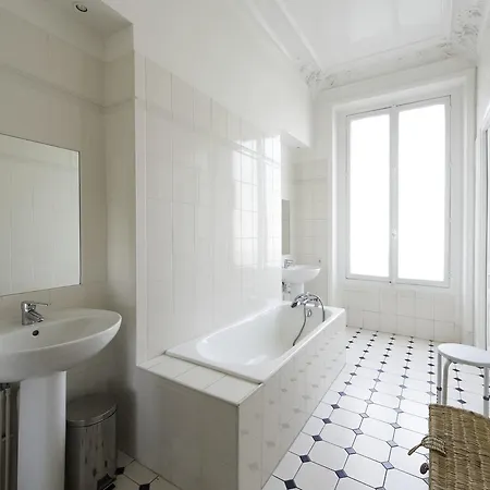 Veeve - Champs-elysees Hideaway Apartment